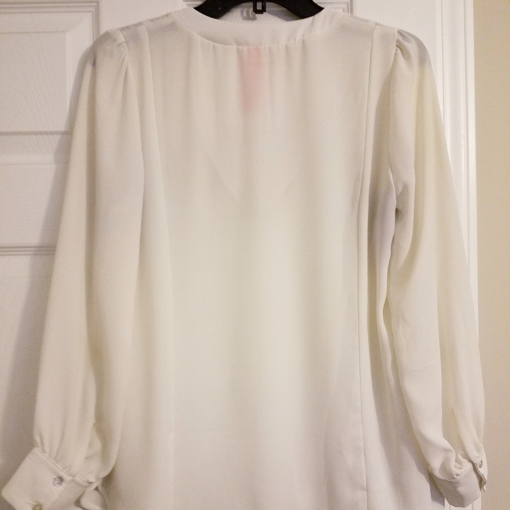 Eight Sixty White V Neck Blouse View 5